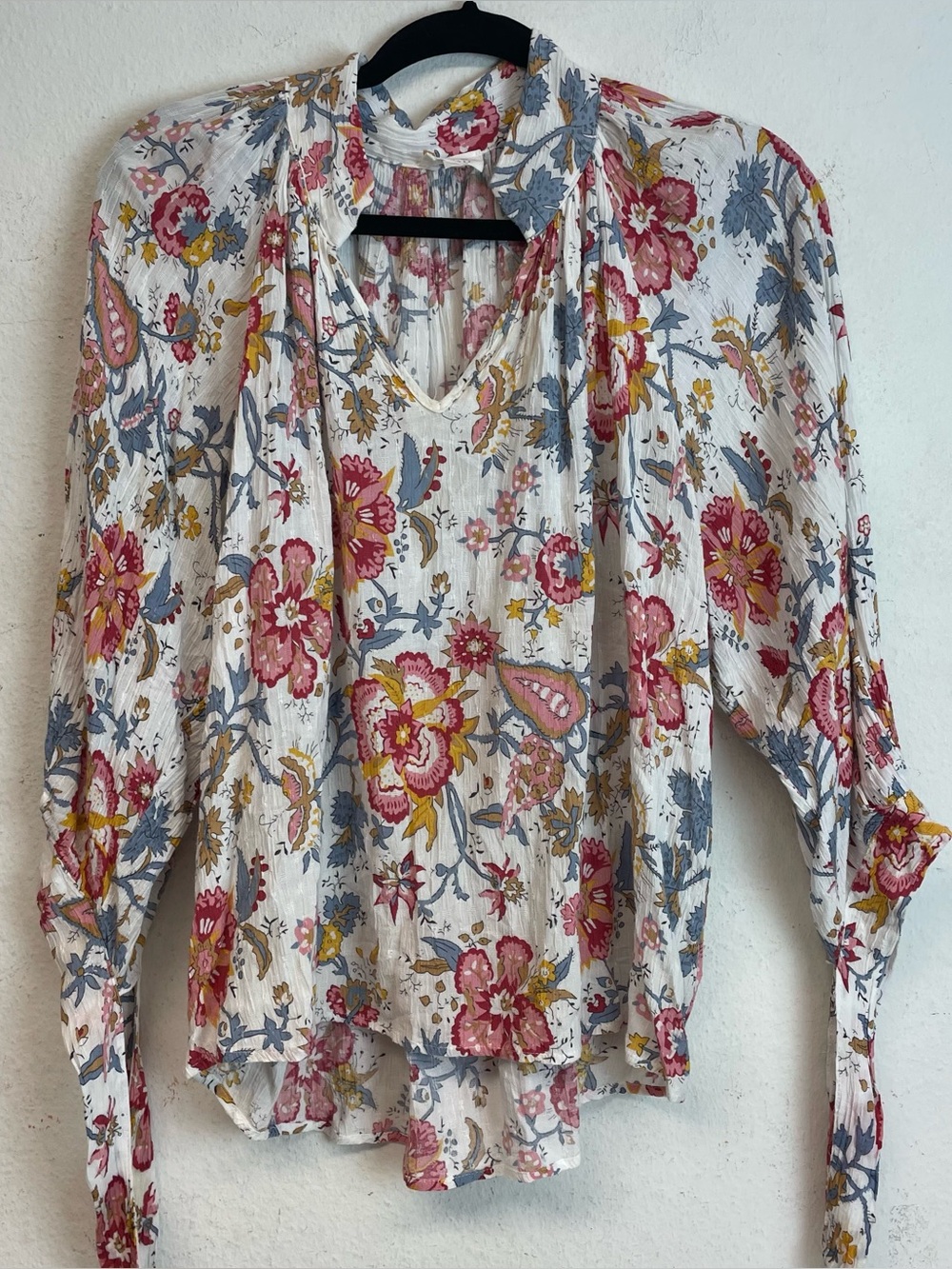 Nicole Miller, New York size medium women’s Boho floral top with ties on sleeves